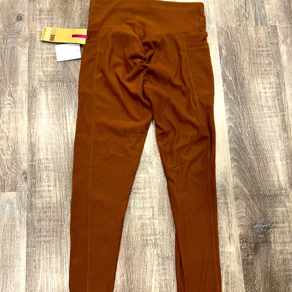 LEGGINGS - Picture 1 of 4